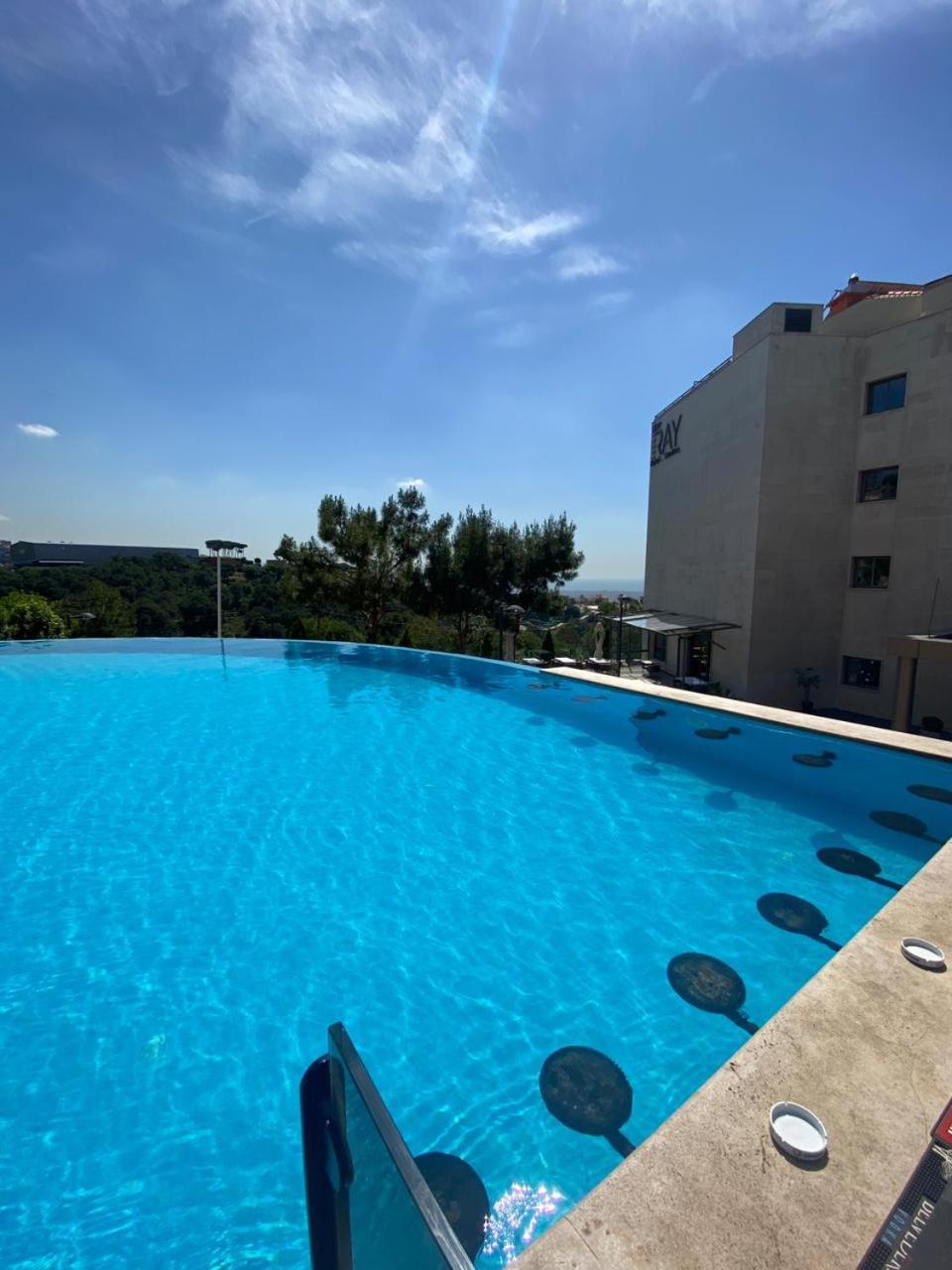 The Ray Hotel And Studios Бейрут Екстериор снимка