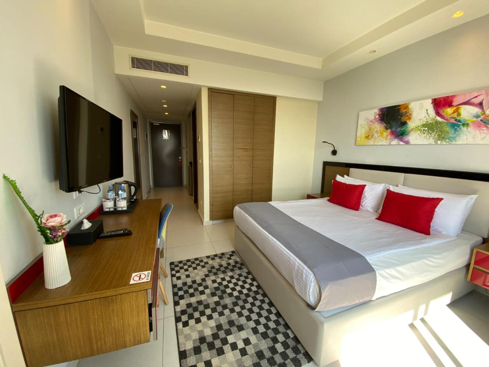 The Ray Hotel And Studios Бейрут Екстериор снимка